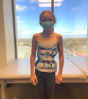 هل مدة العلاج بحزام اعوجاج العمود الفقري تزيد من الشعور بعدم الراحة؟