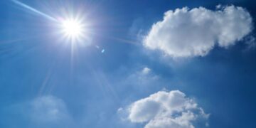 هل الشمس مفيدة لمرضى اعوجاج العمود الفقري (الجنف)؟ تعرف على الفوائد المهمة