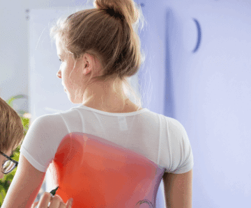 حزام اعوجاج العمود الفقري وبروز الضلوع