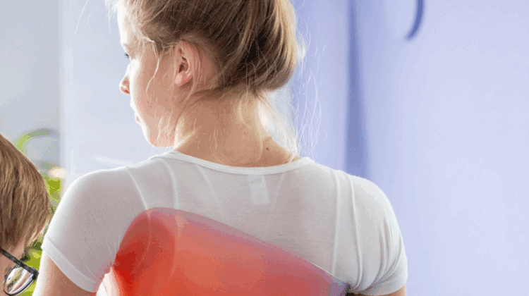 حزام اعوجاج العمود الفقري وبروز الضلوع