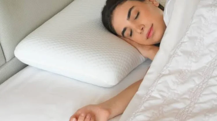 وضعية نوم لمرضى اعوجاج العمود الفقري