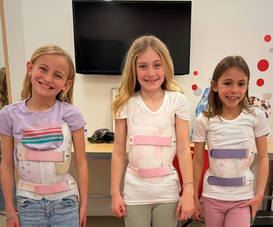 كم يستمر الانزعاج عند ارتداء حزام اعوجاج العمود الفقري لأول مرة؟