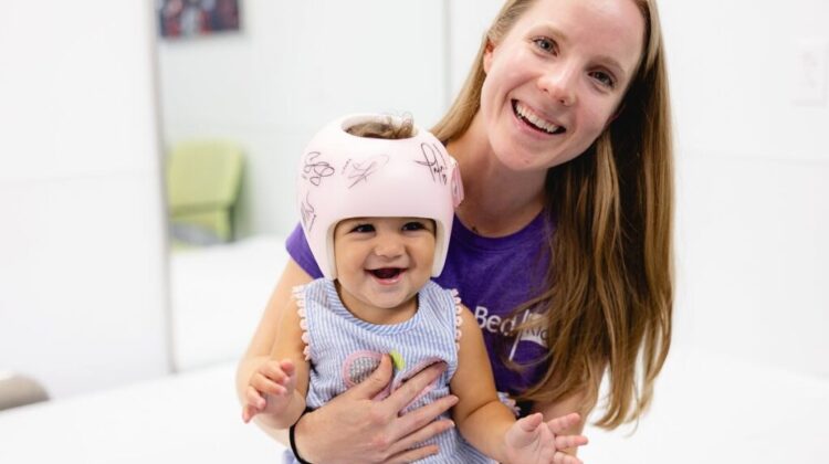 رحلة العلاج بخوذة الرأس المسطح: تجارب الأهل ونصائح لضمان نجاح العلاج لطفلك