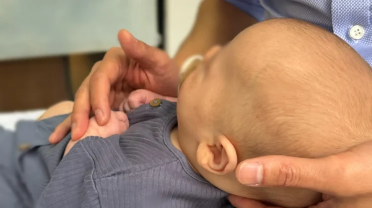 متى يجب أن أقلق بشأن شكل رأس طفلي؟ دليلك لفهم وقت القلق الحقيقي