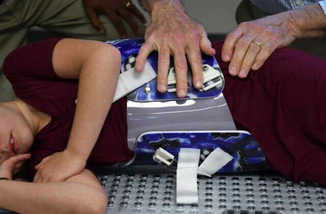 حزام الظهر الطبي لعلاج انحناء الظهر والعمود الفقري