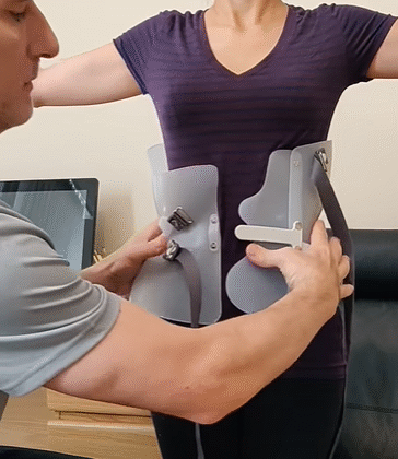 كم من الوقت يستغرق قياس وتصنيع حزام اعوجاج العمود الفقري؟