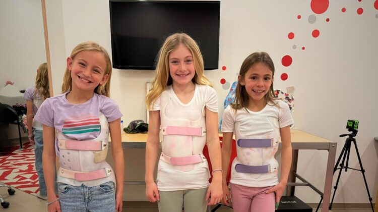 كيف يشعر الطفل عند ارتداء حزام اعوجاج العمود الفقري؟ نصائح لجعل التجربة سهلة