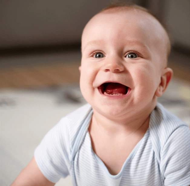 تسطح رأس الرضع: كيف يؤثر على الفك وانحراف الذقن – دراسة طبية توضح الحقيقة