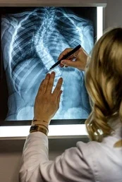 ما الذي لا يمكن للفحص المنزلي اكتشافه في العمود الفقري؟