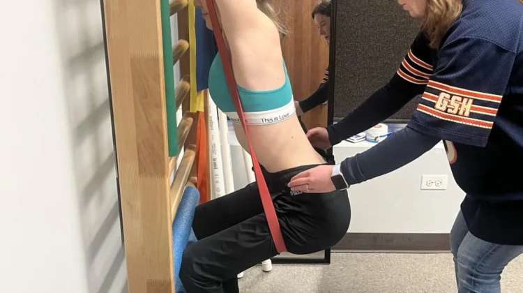 برامج التمارين الفعّالة لعلاج اعوجاج العمود الفقري بدون أحزمة