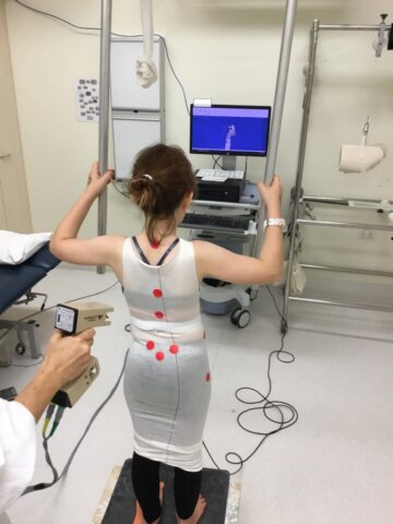 كيف أحصل على حزام اعوجاج العمود الفقري لطفلي؟ الخطوات الصحيحة