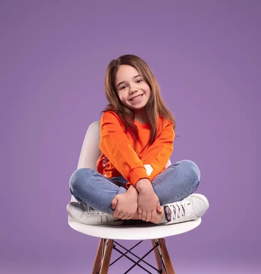 شدة اعوجاج العمود الفقري: كيف تؤثر على توازن طفلك أثناء الجلوس؟